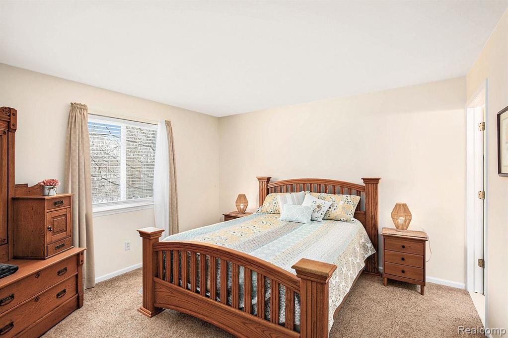 978 WATER VIEW Lane, Fenton, MI 48430 — Photo 11