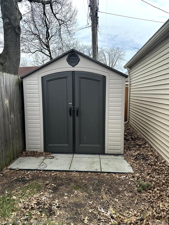913 IRVING Avenue, Royal Oak, MI 48067 — Photo 27