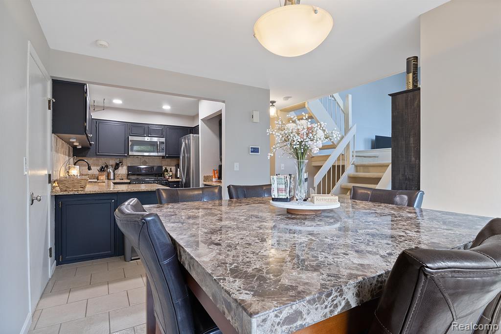 1561 S HILL Boulevard, Bloomfield Hills, MI 48304 — Photo 9