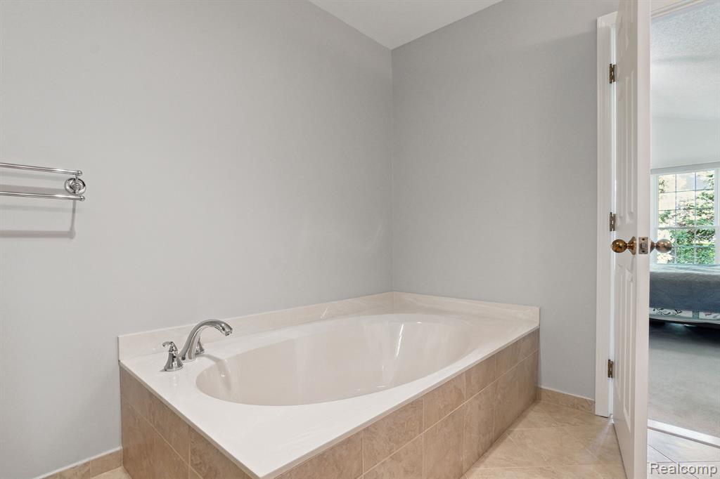 39784 GLENVIEW, Northville, MI 48168 — Photo 36