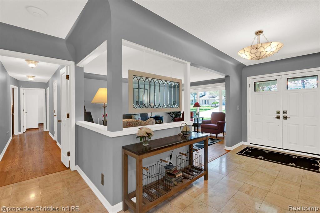 5753 CHERRY CREST Drive, West Bloomfield, MI — Photo 5