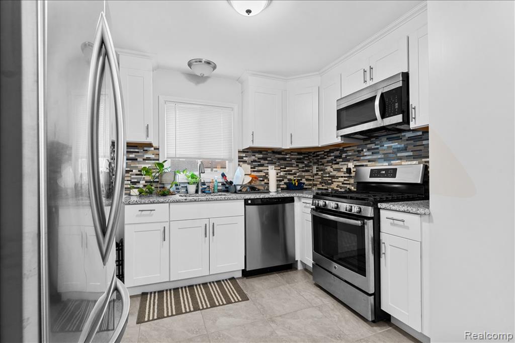 612 W Brockton Avenue, Madison Heights, MI 48071 — Photo 7
