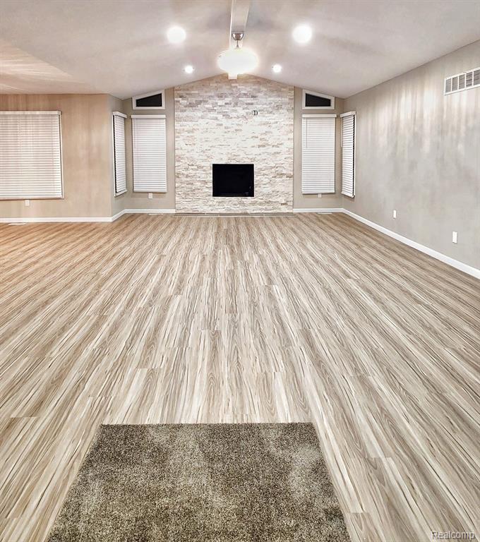 915 STANFORD Circle, Rochester Hills, MI 48309 — Photo 2
