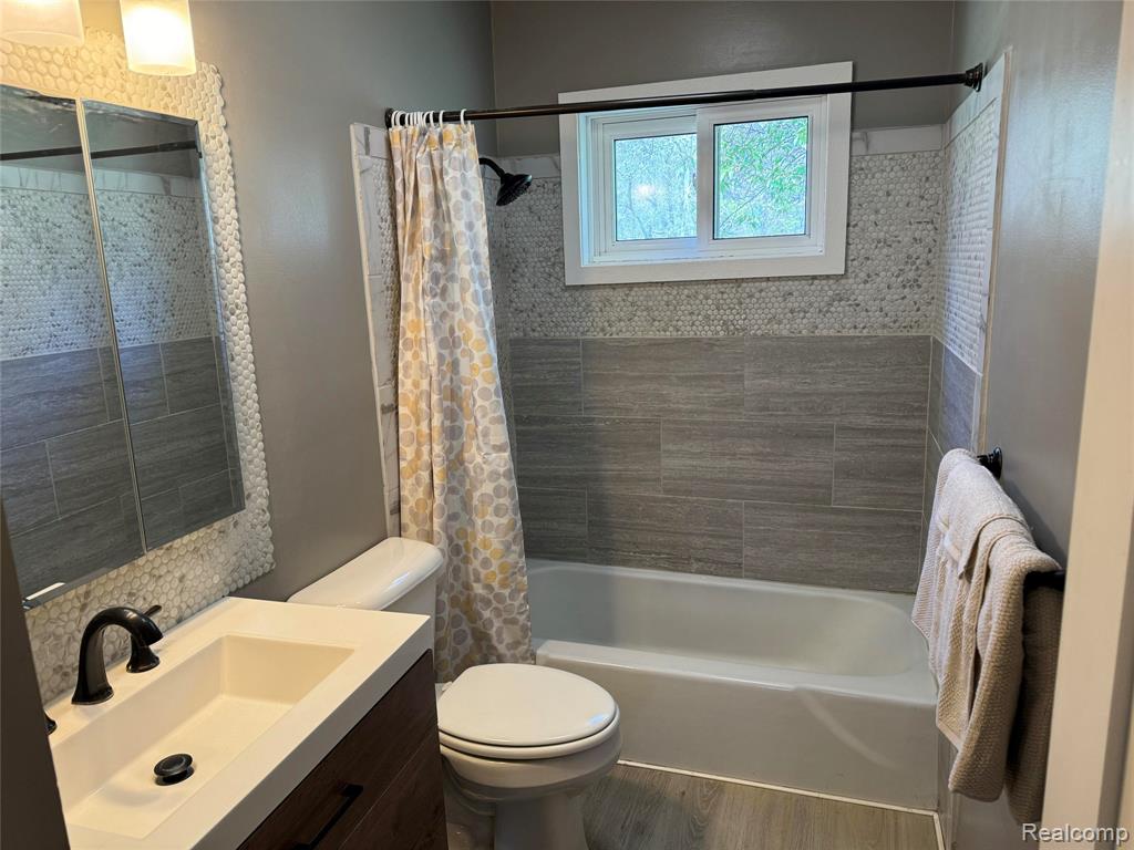 677 Amy Avenue, Traverse City, MI 49686 — Photo 6