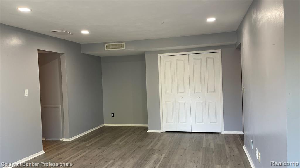 530 Riviera Drive, Saint Clair Shores, MI 48080 — Photo 16