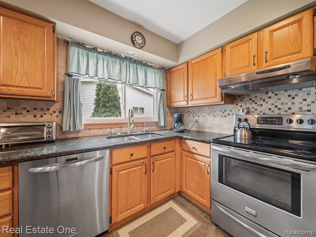 4825 Downing Drive, Pinckney, MI 48169 — Photo 11
