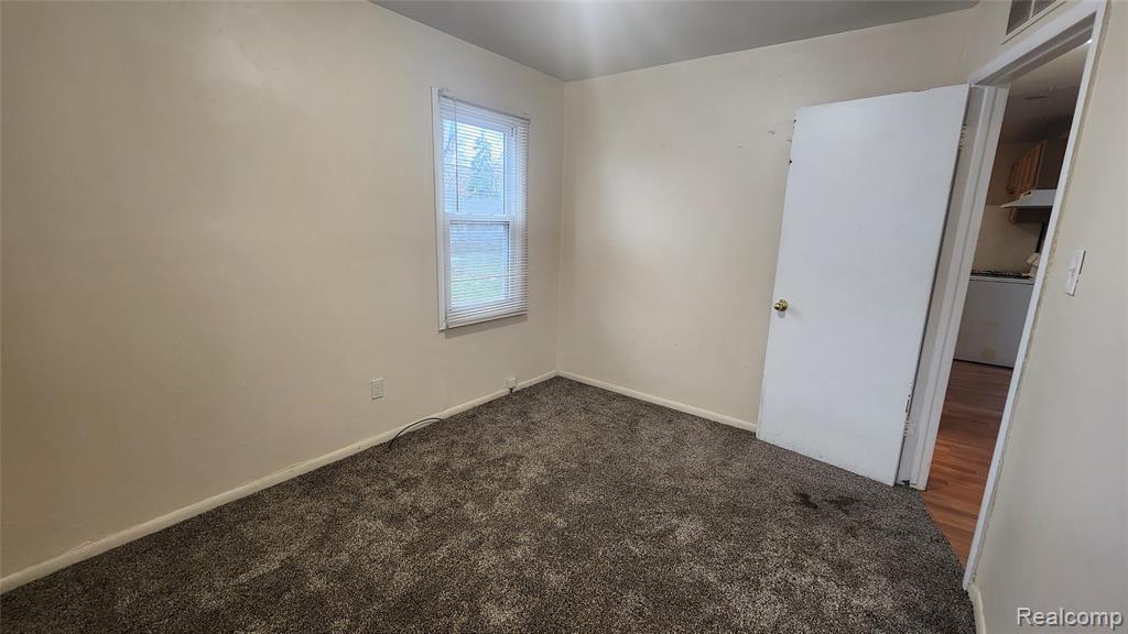 585 E Harwood Avenue, Madison Heights, MI 48071 — Photo 7