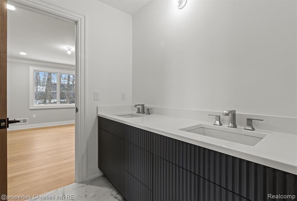 3080 Chickering Court, Bloomfield Hills, MI 48302 — Photo 42