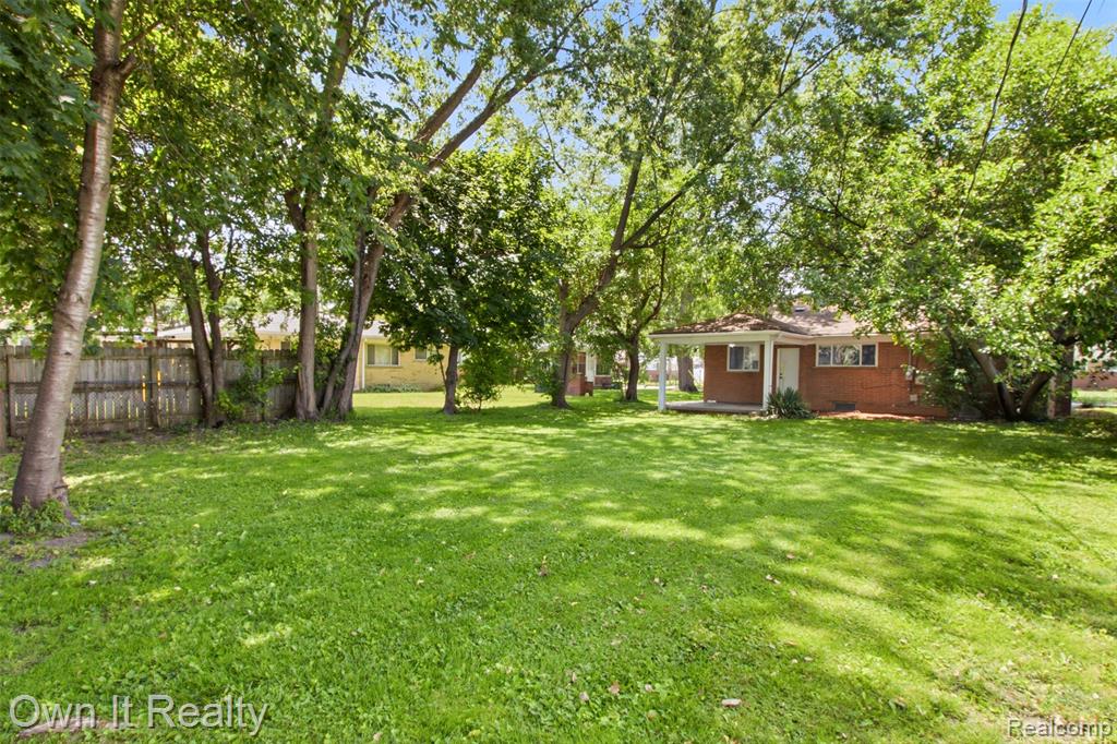 23700 Marlow Street, Oak Park, MI 48237 — Photo 24