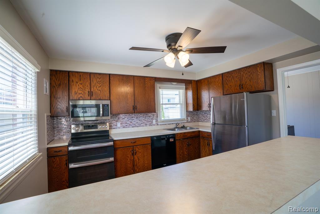 18580 Marsha Street, Riverview, MI 48193 — Photo 11