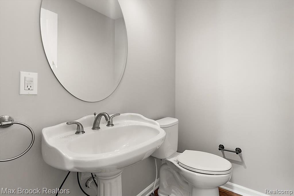 1317 Castlewood Drive, White Lake, MI — Photo 37