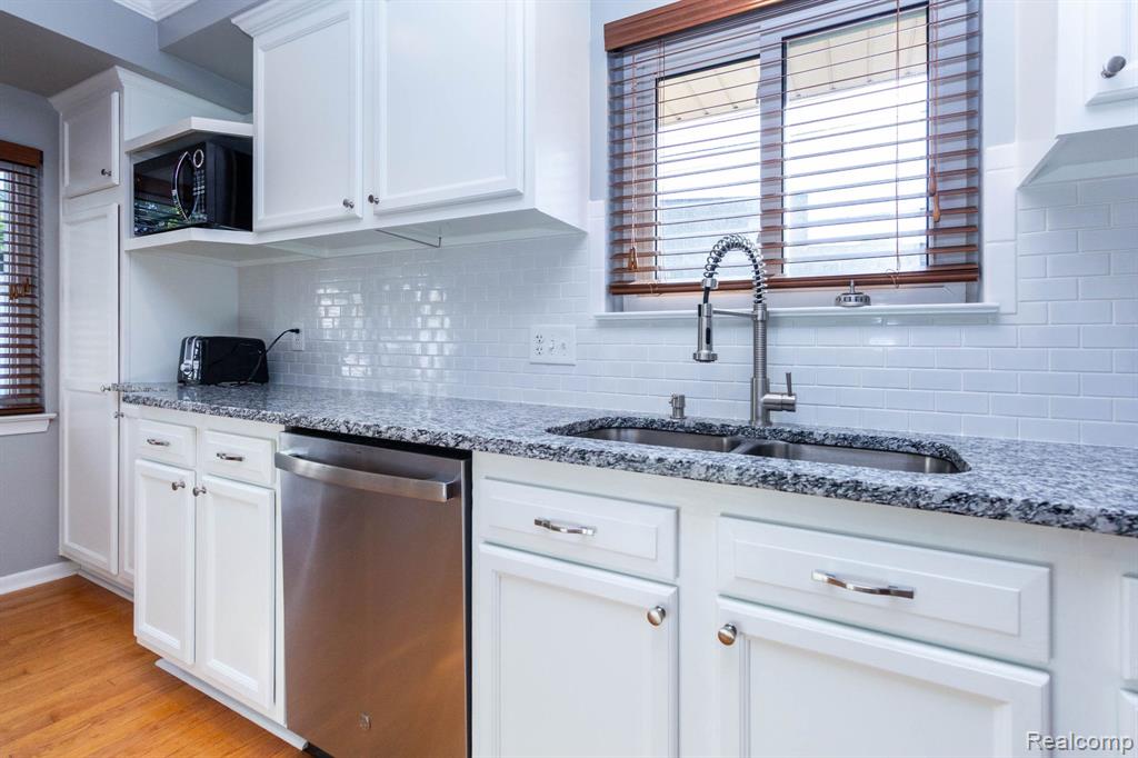 4333 Manor Avenue, Royal Oak, MI 48073 — Photo 12