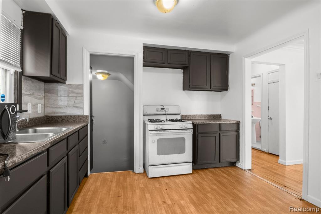 6223 FAUST Avenue, Detroit, MI 48228 — Photo 12