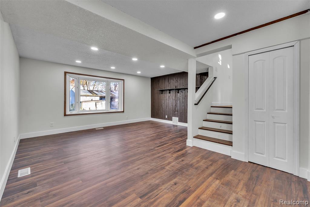 8165 Leonard Drive, Holly, MI 48442 — Photo 38