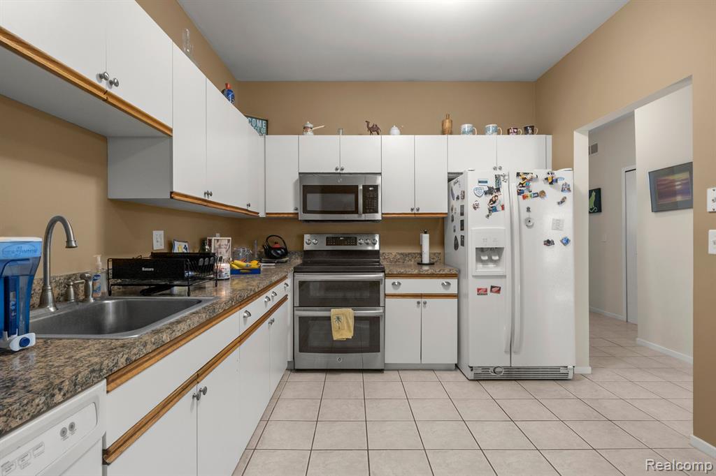 30997 CENTENNIAL Drive, Novi, MI 48377 — Photo 10