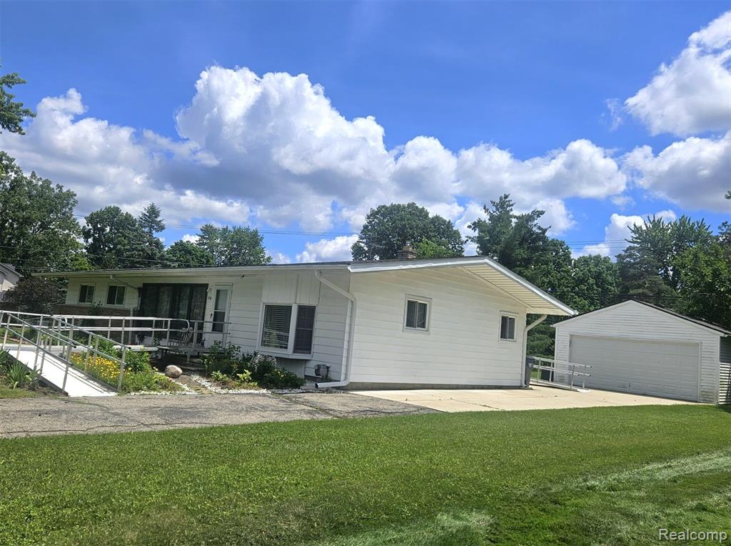 496 E Lovell Drive, Troy, MI 48085 — Photo 2
