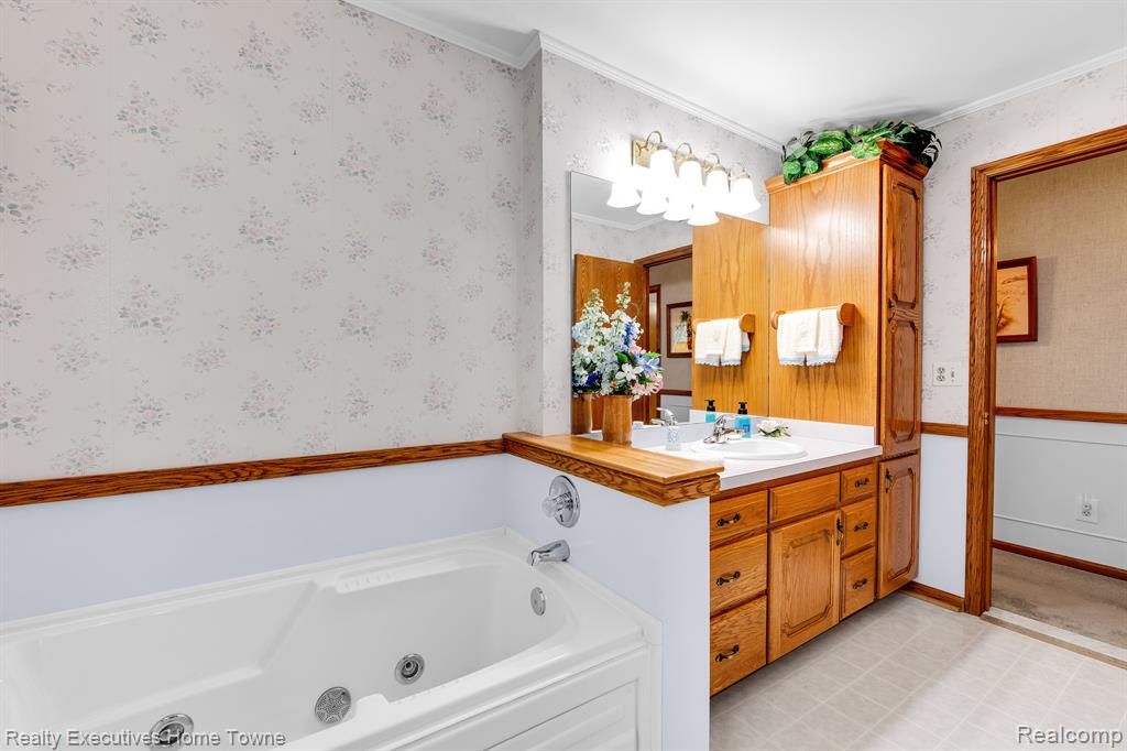 4681 BUCKINGHAM Drive, Port Huron, MI 48060 — Photo 14