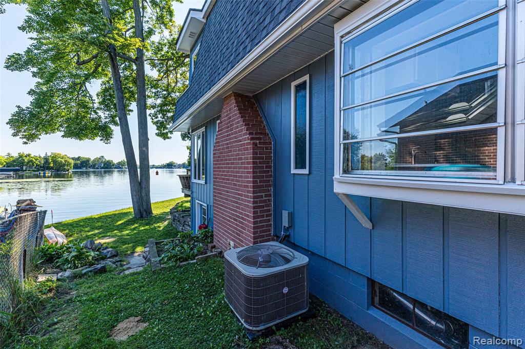 391 SHADY OAKS Street, Lake Orion, MI 48362 — Photo 3