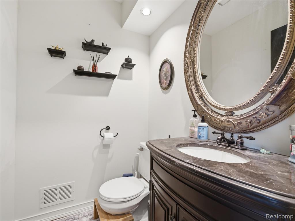 567 Greens Way Boulevard, Lapeer, MI 48446 — Photo 22