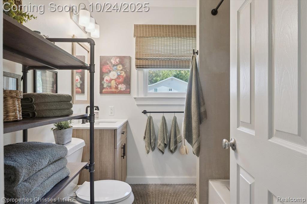 4066 Green Lake Road, West Bloomfield, MI 48324 — Photo 24