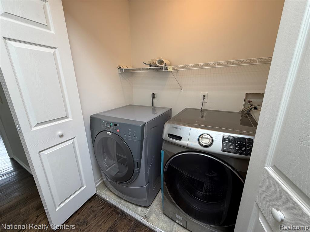 6677 Chimney Sweep, West Bloomfield, MI — Photo 22
