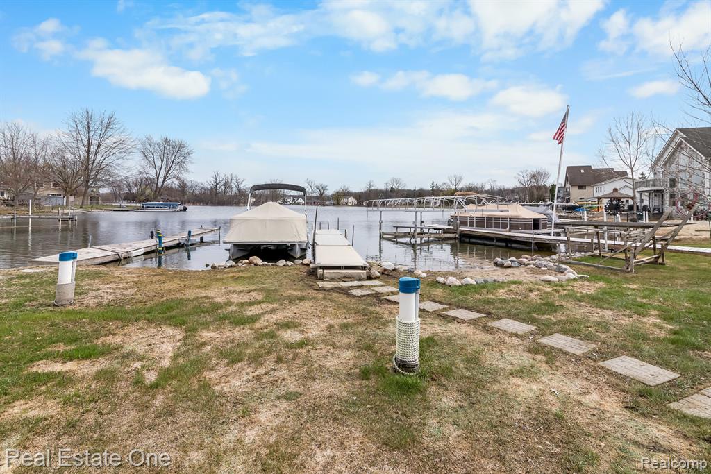 8831 Lagoon Drive, Brighton, MI 48116 — Photo 32