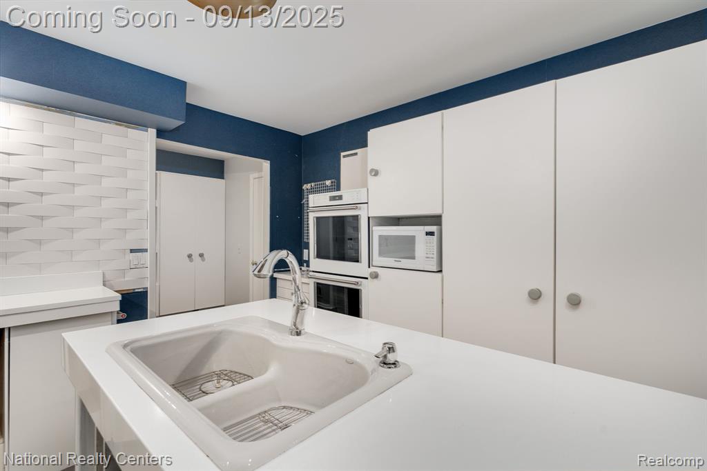 5118 Vincennes Court, Bloomfield Hills, MI 48302 — Photo 16