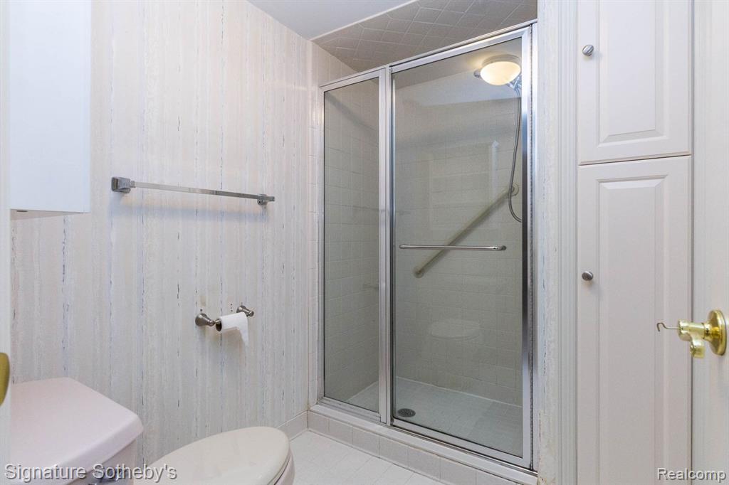 19710 W 13 Mile Road, 101, Beverly Hills, MI 48025 — Photo 24