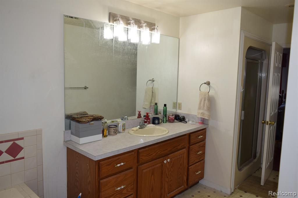 4440 N ELMS Road, Flushing, MI 48433 — Photo 9
