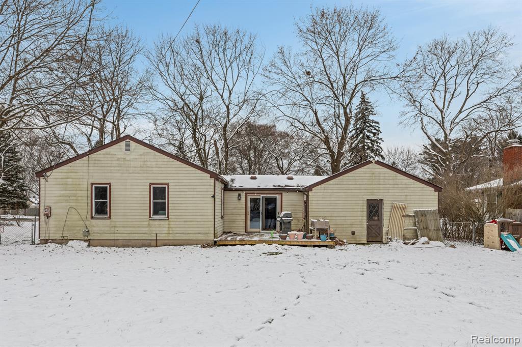 6092 Northrup Drive, Waterford, MI 48329 — Photo 17