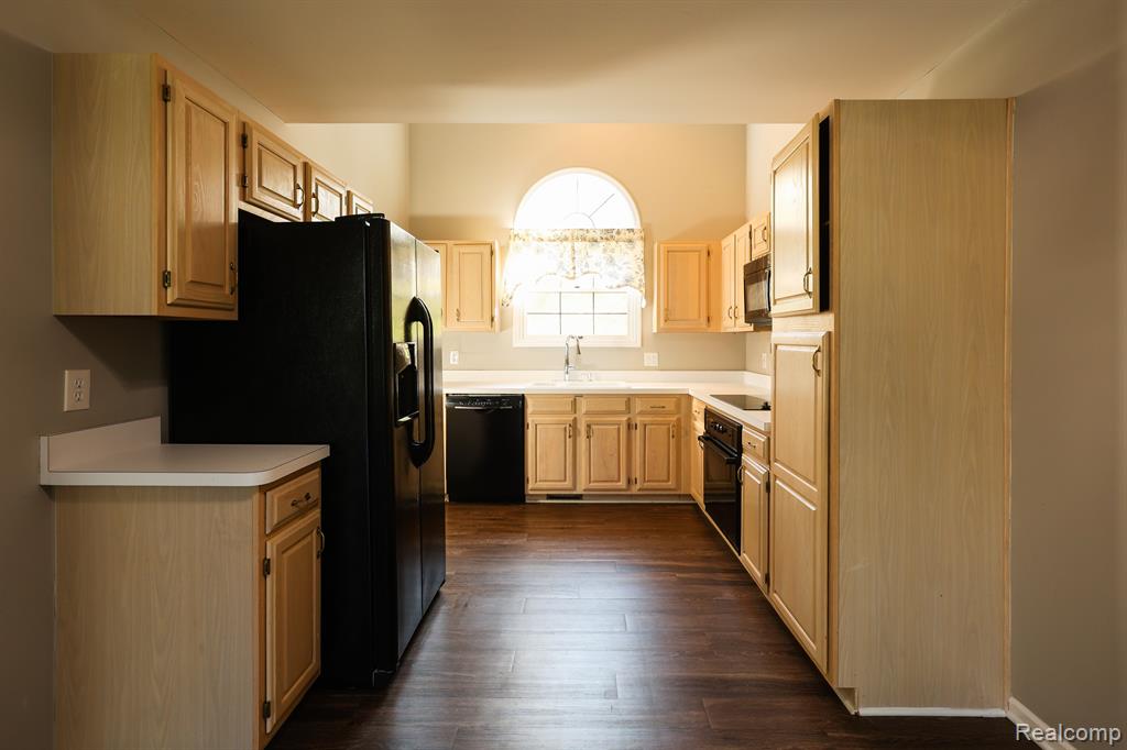 4908 FAIRWAYS Drive, Brighton, MI 48116 — Photo 12