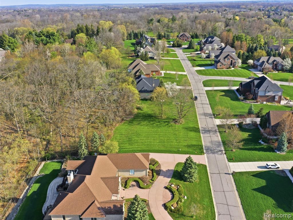4710 Woodland Hills Drive, Rochester, MI 48306 — Photo 2