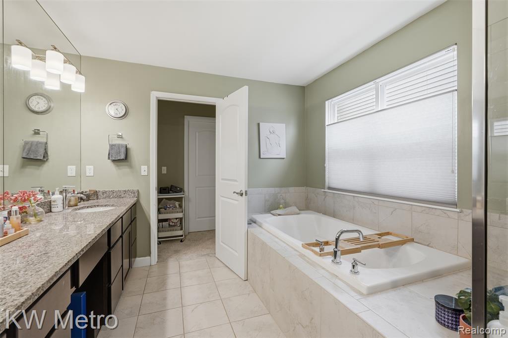 4953 W Stonegate Circle, Lake Orion, MI — Photo 24
