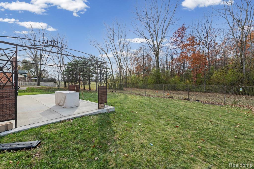 18250 Ryanwood Drive, Riverview, MI 48193 — Photo 30