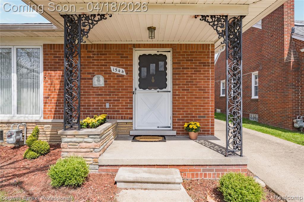 1544 Dorthen Avenue, Grosse Pointe Woods, MI 48236 — Photo 2