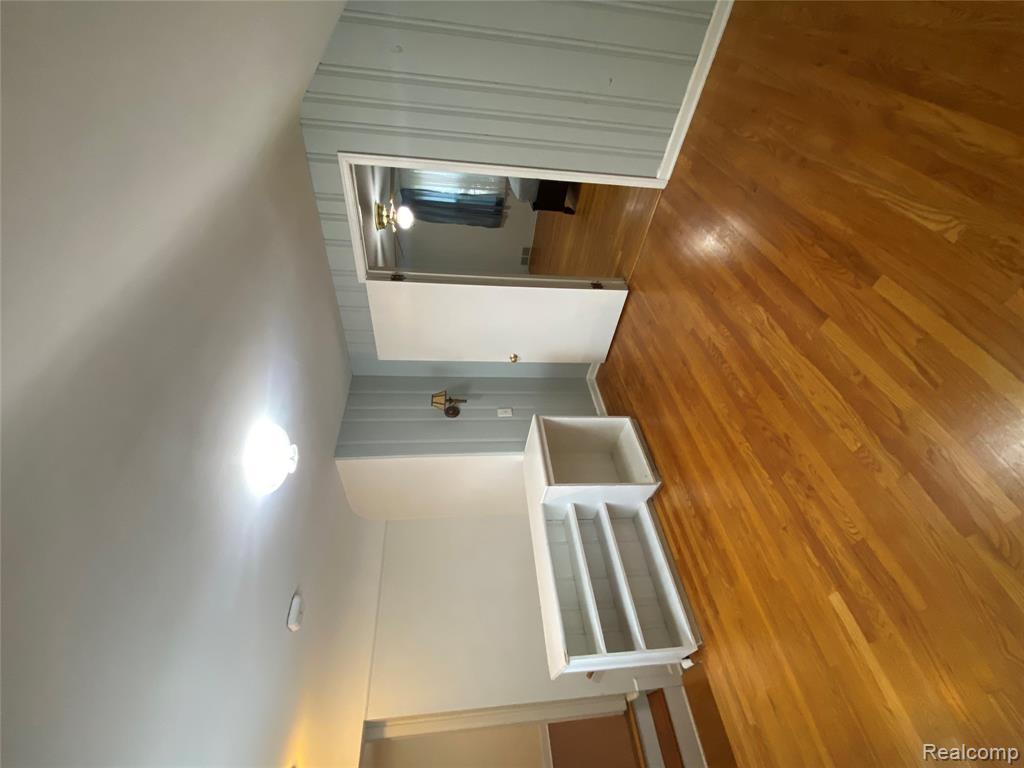 21114 Huntington Avenue, Harper Woods, MI 48225 — Photo 9