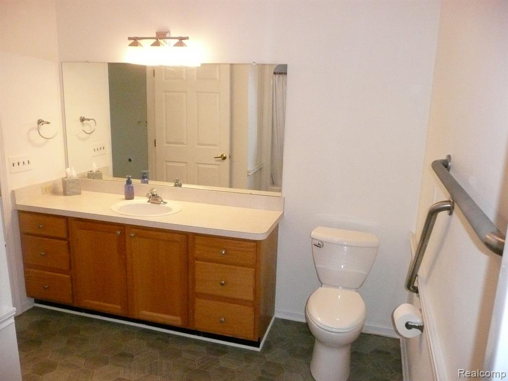 21372 MULBERRY Court, Farmington Hills, MI 48336 — Photo 18