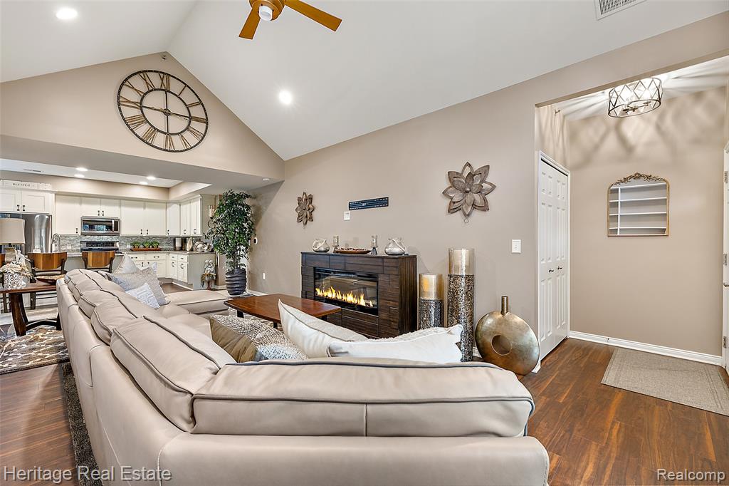 7892 Marie Drive, Utica, MI 48316 — Photo 4