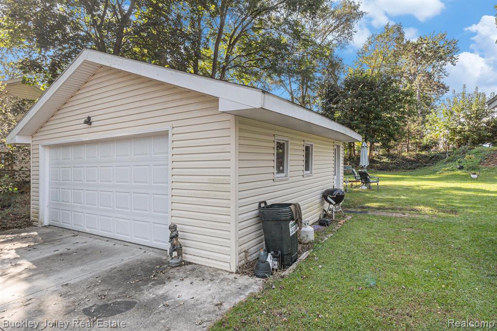 8576 COUNTRY CLUB Drive, Pinckney, MI 48169 — Photo 16