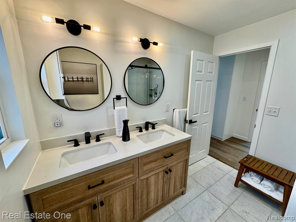 571 ANDRESEN Court, Hazel Park, MI 48030 — Photo 24