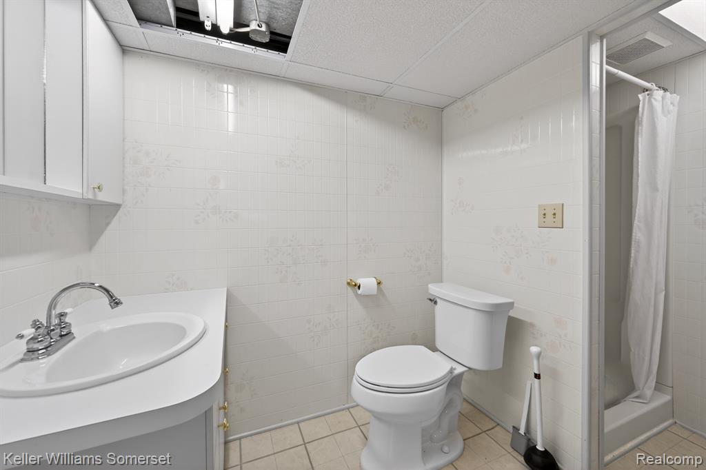 1681 Oxford Road, Grosse Pointe Woods, MI 48236 — Photo 22
