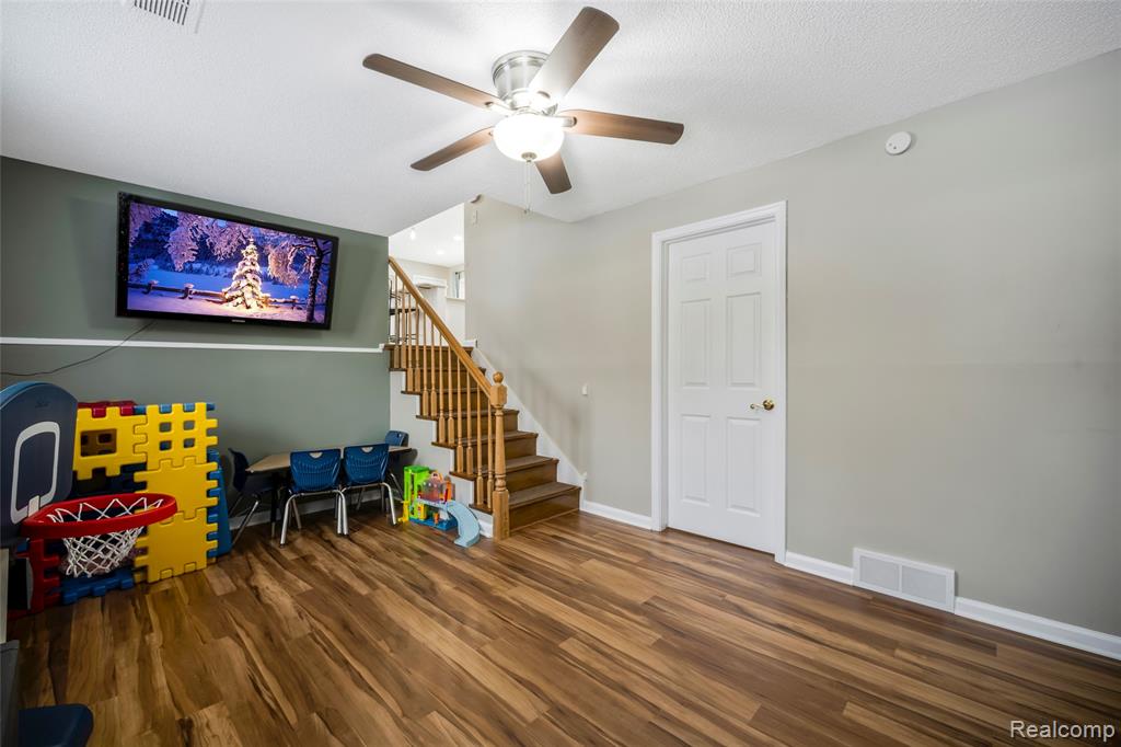 9488 Brookway Court, Goodrich Vlg, MI — Photo 38