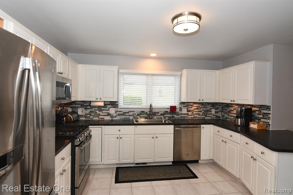 42388 Shulock Drive, Clinton Twp, MI 48038 — Photo 13