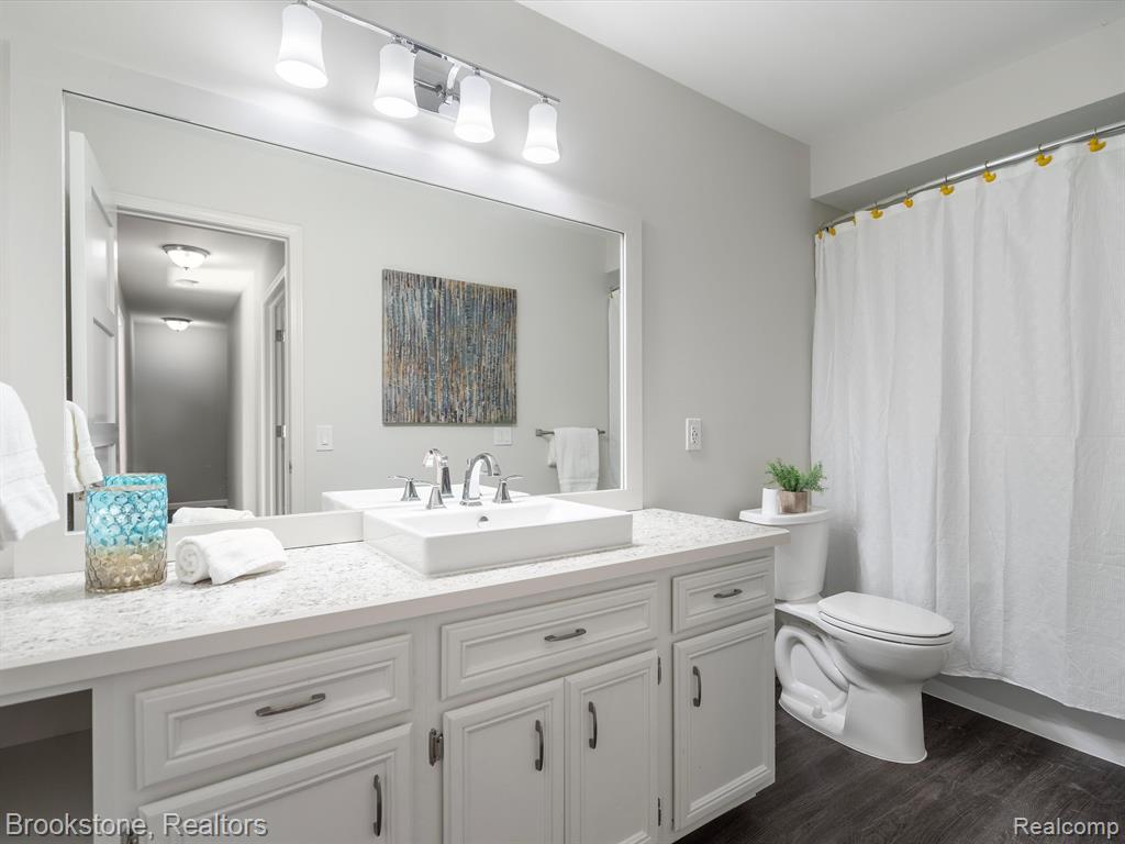 576 E Flint Street, Lake Orion, MI 48362 — Photo 24
