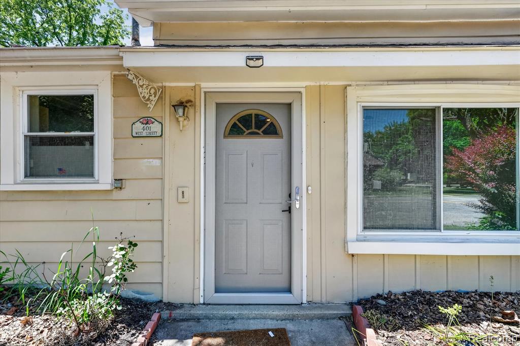 401 W Liberty Street, South Lyon, MI 48178 — Photo 2