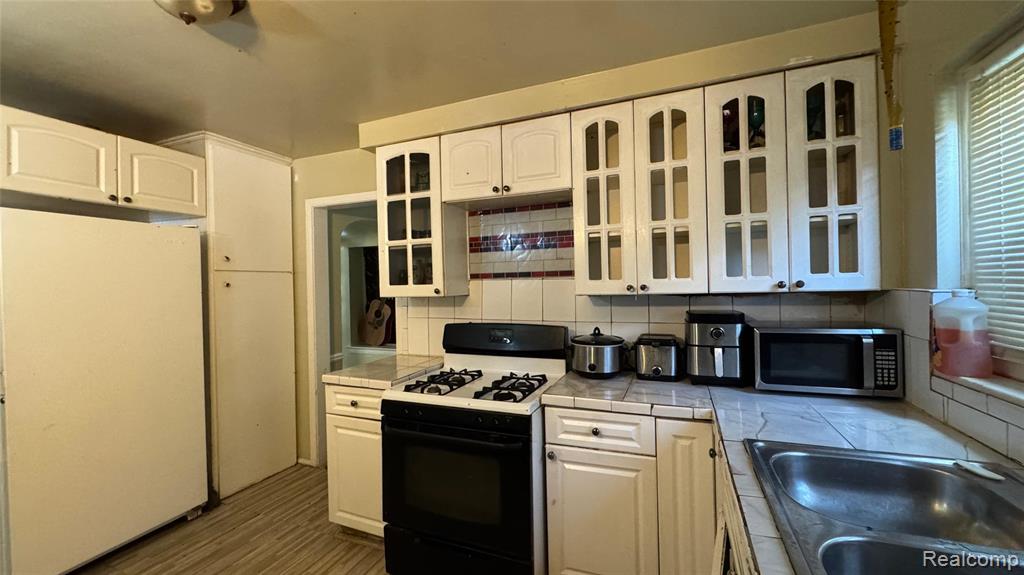16616 Blackstone Street, Detroit, MI 48219 — Photo 17