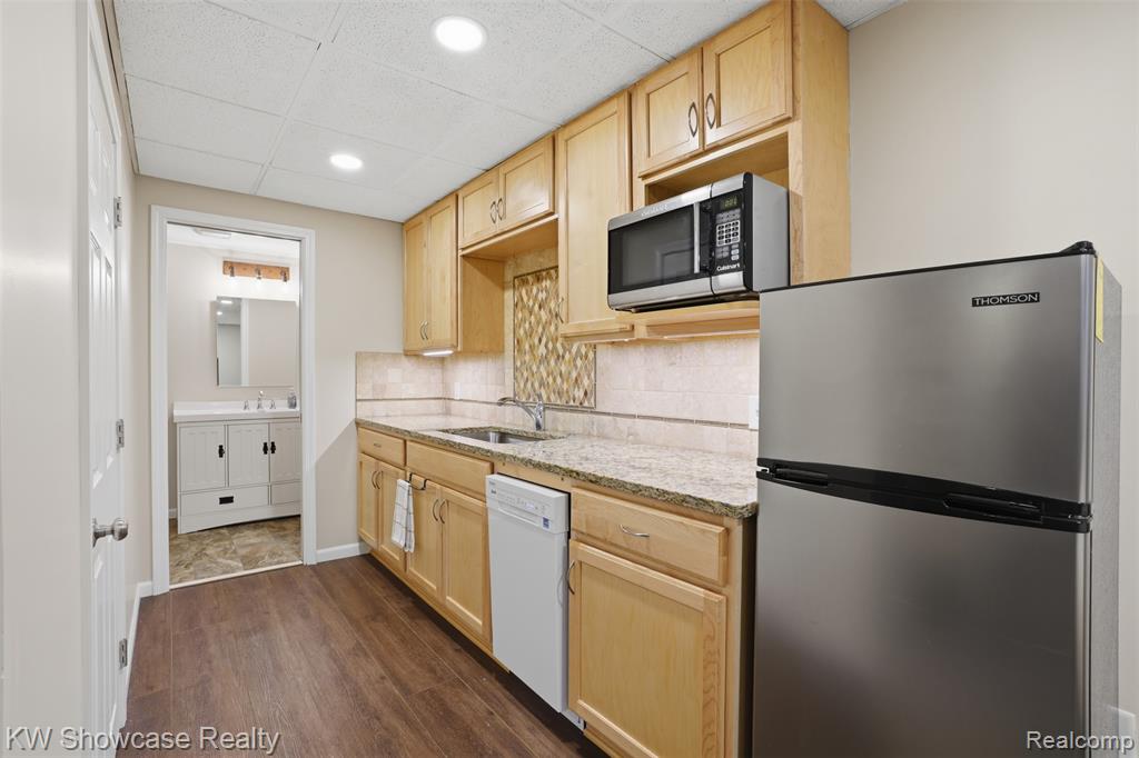 2015 Huntingdon Drive, Wixom, MI 48393 — Photo 31