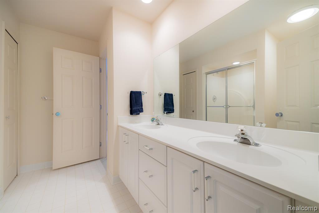 9854 HAWTHORNE GLEN Drive, Grosse Ile, MI 48138 — Photo 24