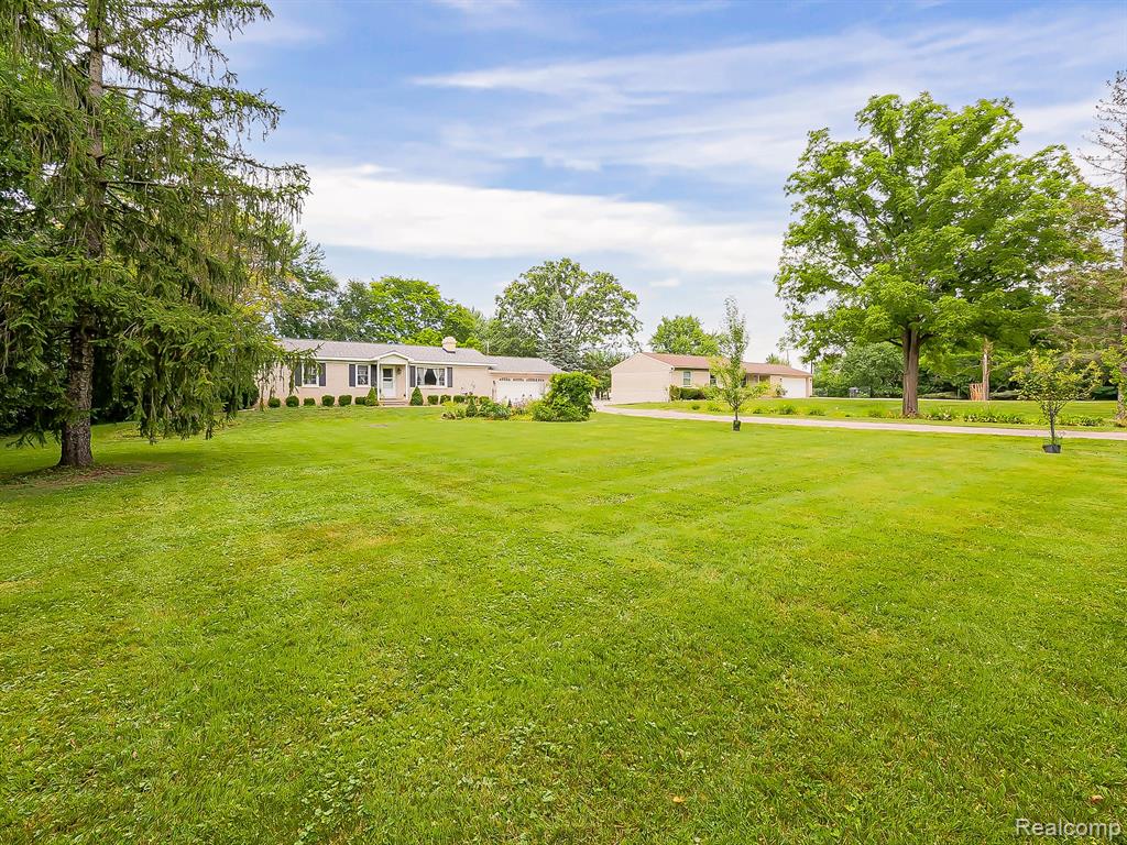 52010 11 Mile Road, South Lyon, MI 48178 — Photo 47