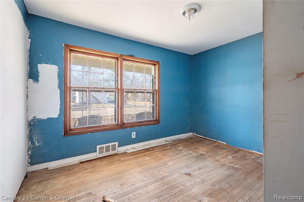 1721 E Woodward Heights Boulevard, Hazel Park, MI 48030 — Photo 9